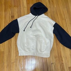 BRANDY MELVILLE HOODIE NAVY CREAM